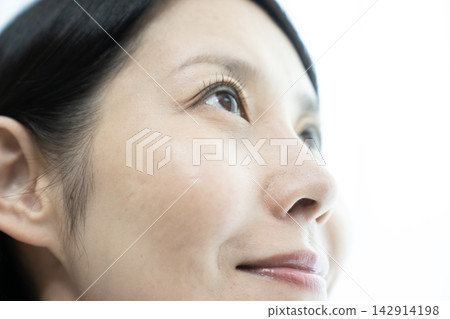 接睫毛的女人 接睫毛的女人 142914198