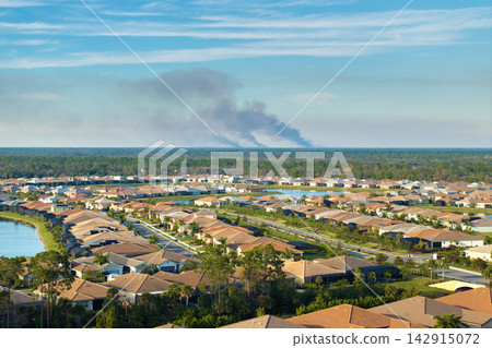 Air pollution with toxic smoke from prescribed forest fire close to rural neighborhood in Florida, USA Air pollution with toxic smoke from prescribed forest fire close to rural neighborhood in Florida, USA 142915072