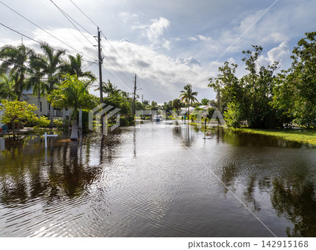 Flooding in Florida caused by tropical storm from hurricane Milton. Suburb houses in Punta Gorda residential community surrounded by flood waters. Aftermath of natural disaster Flooding in Florida caused by tropical storm from hurricane Milton. Suburb houses in Punta Gorda residential community surrounded by flood waters. Aftermath of natural disaster 142915168