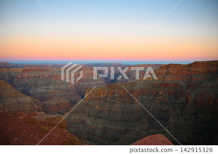 Pastel Sunset Over Grand Canyon Rock Layers Pastel Sunset Over Grand Canyon Rock Layers 142915326