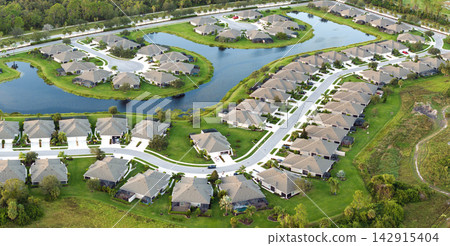 Residential neighborhood in Florida with suburban houses. Development of US premium housing 142915404