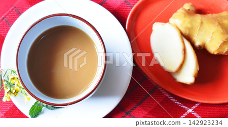 天氣轉冷,來杯薑味咖啡暖暖身子吧。 天氣轉冷,來杯薑味咖啡暖暖身子吧。 142923234