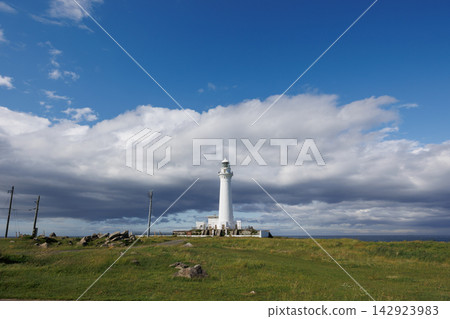 Shiriyazaki Lighthouse on a clear day | Cape on the Shimokita Peninsula, Higashidori Village, Aomori Prefecture 142923983