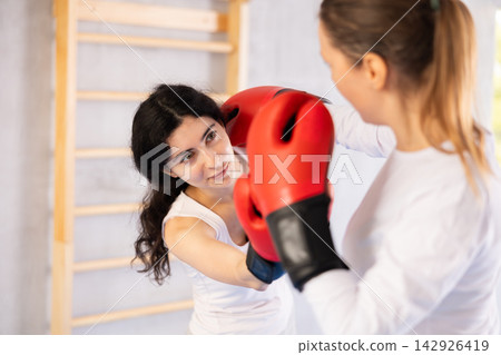 women show their boxing prowess women show their boxing prowess 142926419