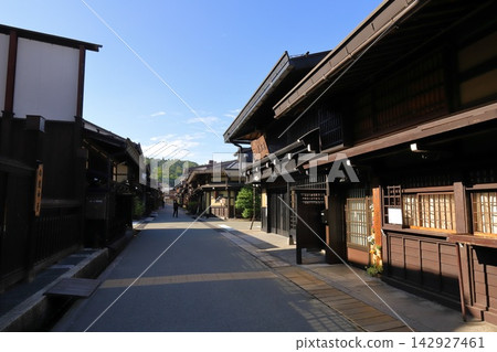 岐阜縣、高山市、飛驒高山市：傳統建築群重要保護區內的古街景 142927461