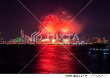 橫濱港未來智慧祭煙火表演 142927468