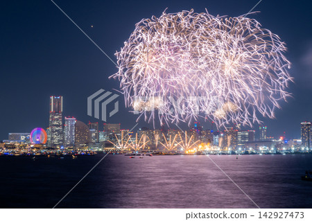 橫濱港未來智慧祭煙火表演 142927473