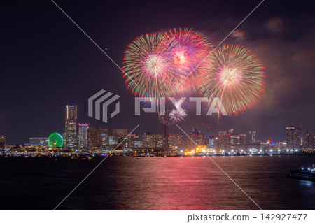 Yokohama Minato Mirai Smart Festival Fireworks Display Yokohama Minato Mirai Smart Festival Fireworks Display 142927477