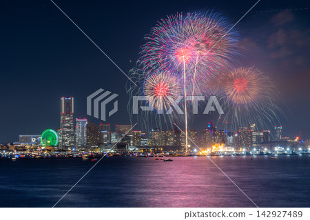 橫濱港未來智慧祭煙火表演 142927489