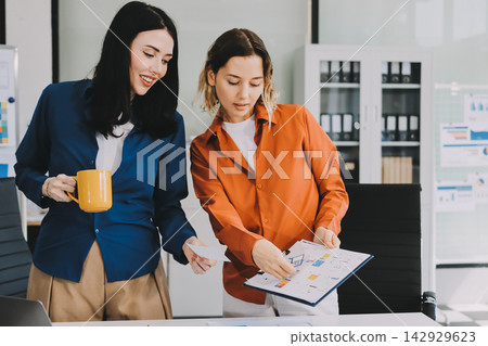 team of UI UX web designer are working together to develop mobile responsive websites with UI UX front end designer previews team of UI UX web designer are working together to develop mobile responsive websites with UI UX front end designer previews 142929623