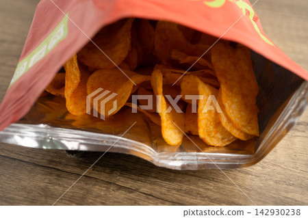 Potato chips , delicious BBQ seasoning spicy for crips, thin slice deep fried snack fast food. Potato chips , delicious BBQ seasoning spicy for crips, thin slice deep fried snack fast food. 142930238