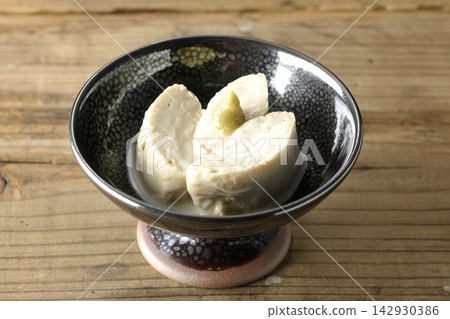 Fresh yuba (tofu skin) and wasabi 142930386