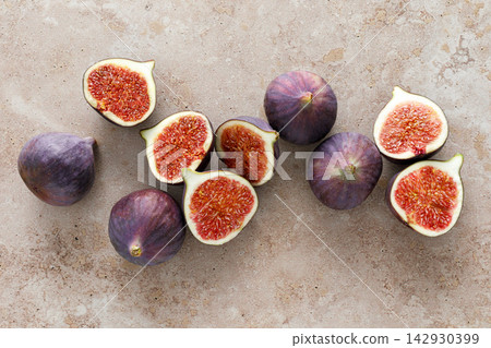 Figs fresh, sliced and whole ripe fruit 142930399