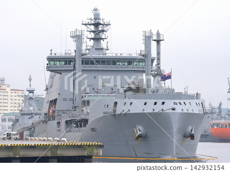 紐西蘭海軍補給艦「奧特亞羅瓦號」停泊在橫須賀的赫米碼頭。 紐西蘭海軍補給艦「奧特亞羅瓦號」停泊在橫須賀的赫米碼頭。 142932154