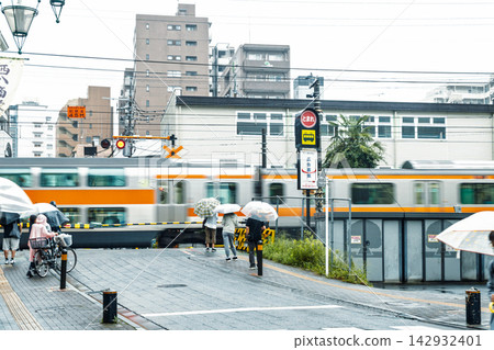 Tokyo, Chuo Line railway crossing on a rainy day Tokyo, Chuo Line railway crossing on a rainy day 142932401