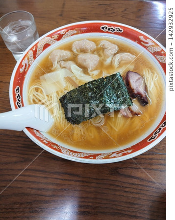 Wonton noodles with plenty of wontons in a bonito flake-based soup. Wonton noodles with plenty of wontons in a bonito flake-based soup. 142932925