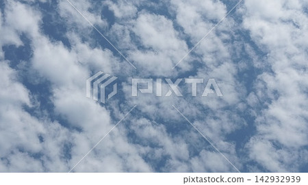 Peaceful Blue Sky with Puffy White Cumulus Clouds 142932939