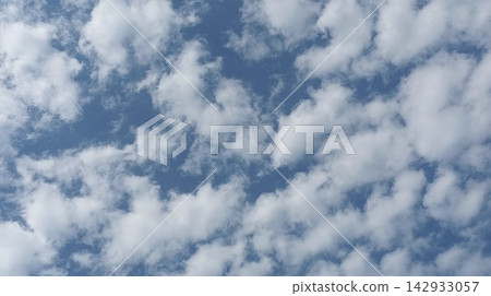 Airy daytime skyscape featuring light scattered cumulus clouds Airy daytime skyscape featuring light scattered cumulus clouds 142933057