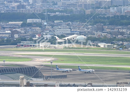 Mayuyama, Ikeda City: Mayuhira Observatory offers a panoramic view of Osaka Itami Airport. Mayuyama, Ikeda City: Mayuhira Observatory offers a panoramic view of Osaka Itami Airport. 142933239