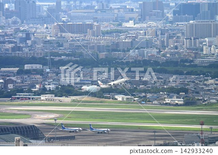 Mayuyama, Ikeda City: Mayuhira Observatory offers a panoramic view of Osaka Itami Airport. Mayuyama, Ikeda City: Mayuhira Observatory offers a panoramic view of Osaka Itami Airport. 142933240