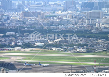 Mayuyama, Ikeda City: Mayuhira Observatory offers a panoramic view of Osaka Itami Airport. Mayuyama, Ikeda City: Mayuhira Observatory offers a panoramic view of Osaka Itami Airport. 142933241