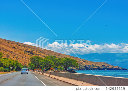 沿著毛伊島海岸線的風景優美的自駕之旅。 沿著毛伊島海岸線的風景優美的自駕之旅。 142933619