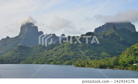 法屬玻里尼西亞:莫雷阿島-壯麗的海景和山景 法屬玻里尼西亞:莫雷阿島-壯麗的海景和山景 142934176