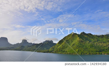 法屬玻里尼西亞:莫雷阿島-壯麗的海景和山景 法屬玻里尼西亞:莫雷阿島-壯麗的海景和山景 142934180