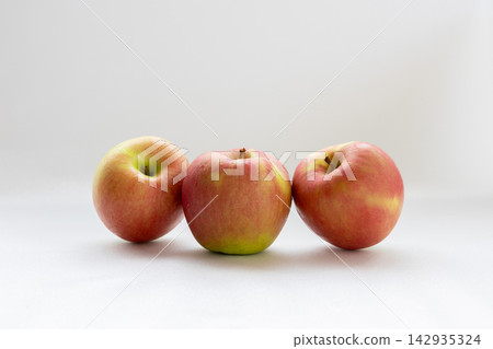 Apple Apple 142935324