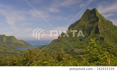 法屬玻里尼西亞:莫雷阿島-壯麗的海景和山景 法屬玻里尼西亞:莫雷阿島-壯麗的海景和山景 142935339