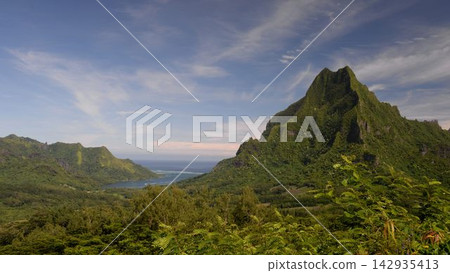 法屬玻里尼西亞:莫雷阿島-壯麗的海景和山景 法屬玻里尼西亞:莫雷阿島-壯麗的海景和山景 142935413