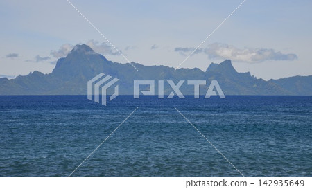 莫雷阿島,法國大溪地的遠景 莫雷阿島,法國大溪地的遠景 142935649