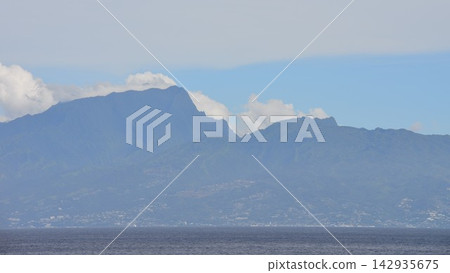 莫雷阿島,法國大溪地的遠景 莫雷阿島,法國大溪地的遠景 142935675
