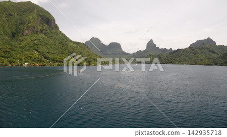 法屬玻里尼西亞:莫雷阿島-壯麗的海景和山景 法屬玻里尼西亞:莫雷阿島-壯麗的海景和山景 142935718