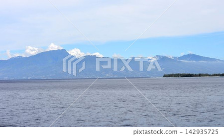 莫雷阿島,法國大溪地的遠景 莫雷阿島,法國大溪地的遠景 142935725