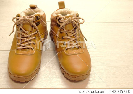 Camel-colored snow boots Camel-colored snow boots 142935738