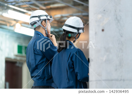 Site supervisor holding a meeting at the construction site Site supervisor holding a meeting at the construction site 142936495