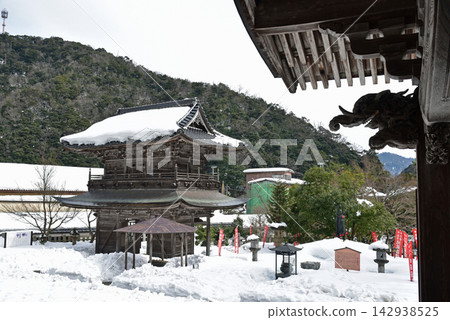 溫泉寺，城崎溫泉的守護神廟。 142938525