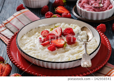 Creamy rice pudding topped with ripe berries 142938541