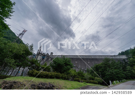 Dam, power lines, hydroelectric power, power infrastructure, transmission towers, forests, mountainous areas, cloudy sky, massive structures, energy Dam, power lines, hydroelectric power, power infrastructure, transmission towers, forests, mountainous areas, cloudy sky, massive structures, energy 142938589
