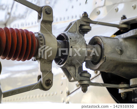 Aircraft Control Surface Mechanism with Actuator and Linkage Aircraft Control Surface Mechanism with Actuator and Linkage 142938930
