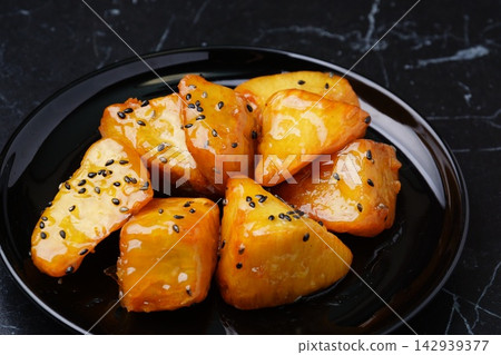 Sweet and delicious candied sweet potatoes Sweet and delicious candied sweet potatoes 142939377