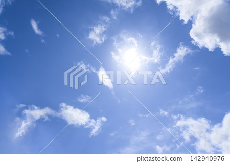 Yokohama's summer sky: sun and white clouds Yokohama's summer sky: sun and white clouds 142940976