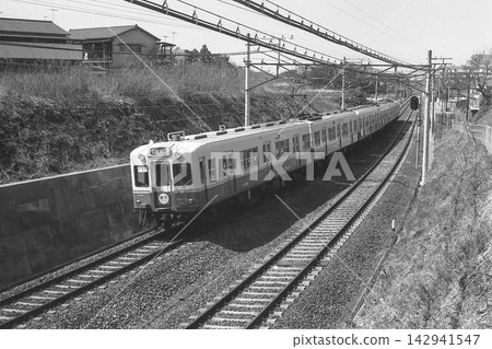 Keisei train running through Narashino City around 1978 Keisei train running through Narashino City around 1978 142941547
