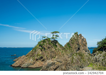 Kabuto Rock at Kuji-Kosode Coast and the Sanriku Seascape Kabuto Rock at Kuji-Kosode Coast and the Sanriku Seascape 142942704