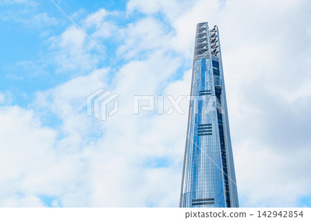 Seoul, South Korea - Sep. 18, 2026 : Lotte World Tower reaching into the clear blue sky with white clouds in Seoul, South Korea Seoul, South Korea - Sep. 18, 2026 : Lotte World Tower reaching into the clear blue sky with white clouds in Seoul, South Korea 142942854