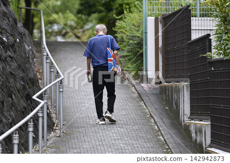 Drinking and strolling through the urban landscape of Yokohama, Japan... An elderly man climbs a steep slope. In the middle of the day, with alcohol in his hand... Loneliness... What is life...? = 18th Drinking and strolling through the urban landscape of Yokohama, Japan... An elderly man climbs a steep slope. In the middle of the day, with alcohol in his hand... Loneliness... What is life...? = 18th 142942873