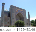The beautiful architecture of the Sher-Dor Madrasah in Registan Square, Samarkand, Uzbekistan 142943149