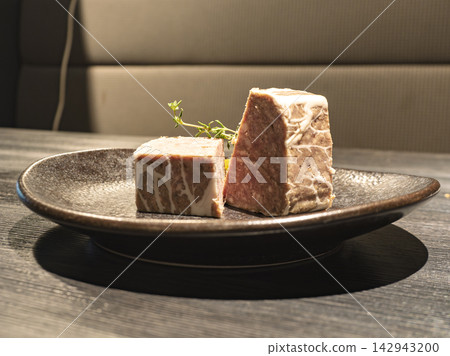 A blissful pâté overflowing with rich, savory meat flavor. A blissful pâté overflowing with rich, savory meat flavor. 142943200