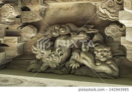 Akasaki Kanzaki Shrine, carvings on the main hall, Kotoura Town, Tottori Prefecture Akasaki Kanzaki Shrine, carvings on the main hall, Kotoura Town, Tottori Prefecture 142943995